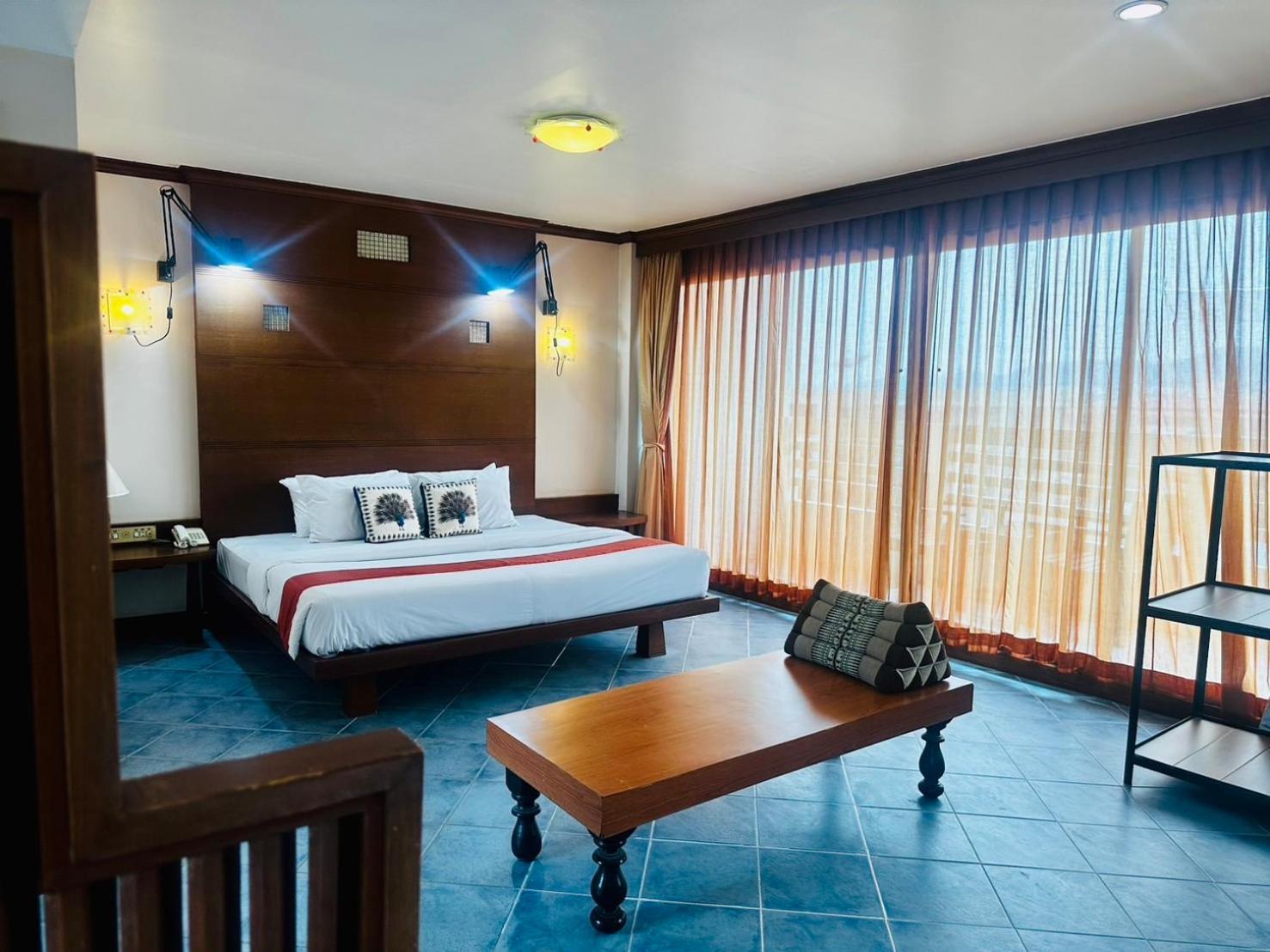 Loft Hotel HHQ